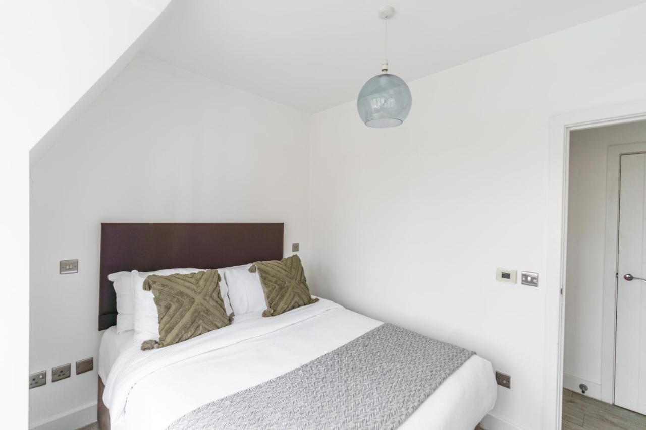 Top Floor Apartment High Street Kensington Лондон Екстер'єр фото